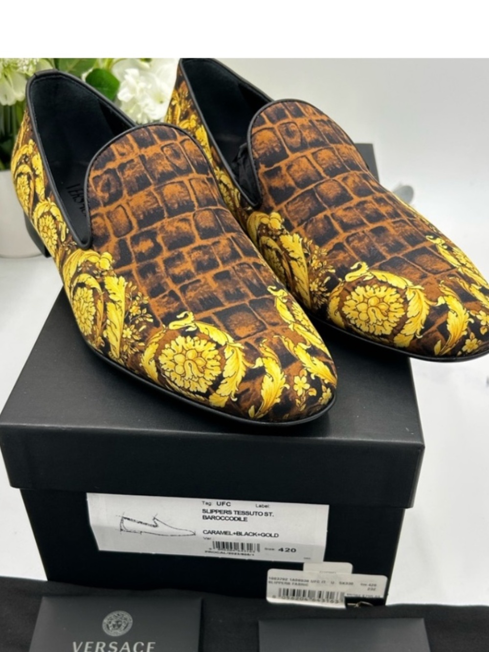 Versace men’s BAROCCO print silk loafers. Size 42. Made in Italy.